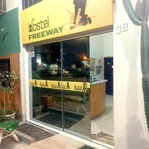  Hostal Freeway